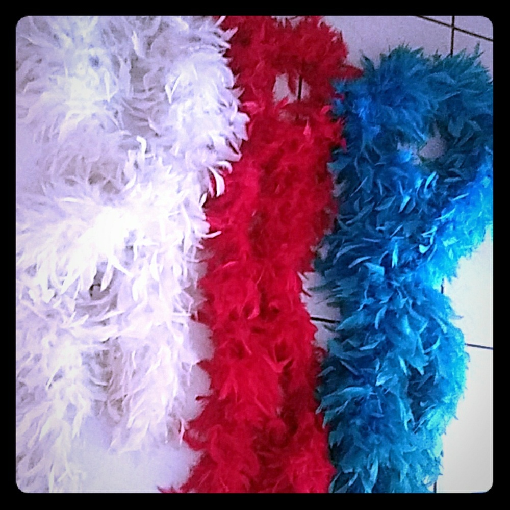 Full-length feather boas